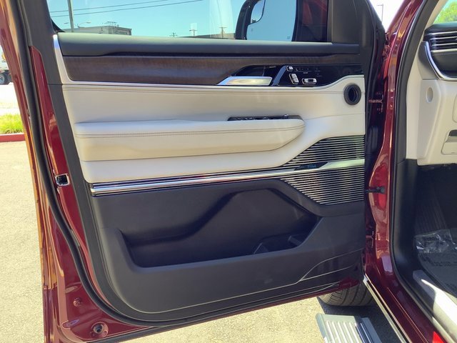 Used 2022 Jeep Grand Wagoneer Series II w/ Premium Group II image 9