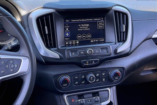 Used 2024 GMC Terrain SLE w/ Driver Convenience Package FWD image 9