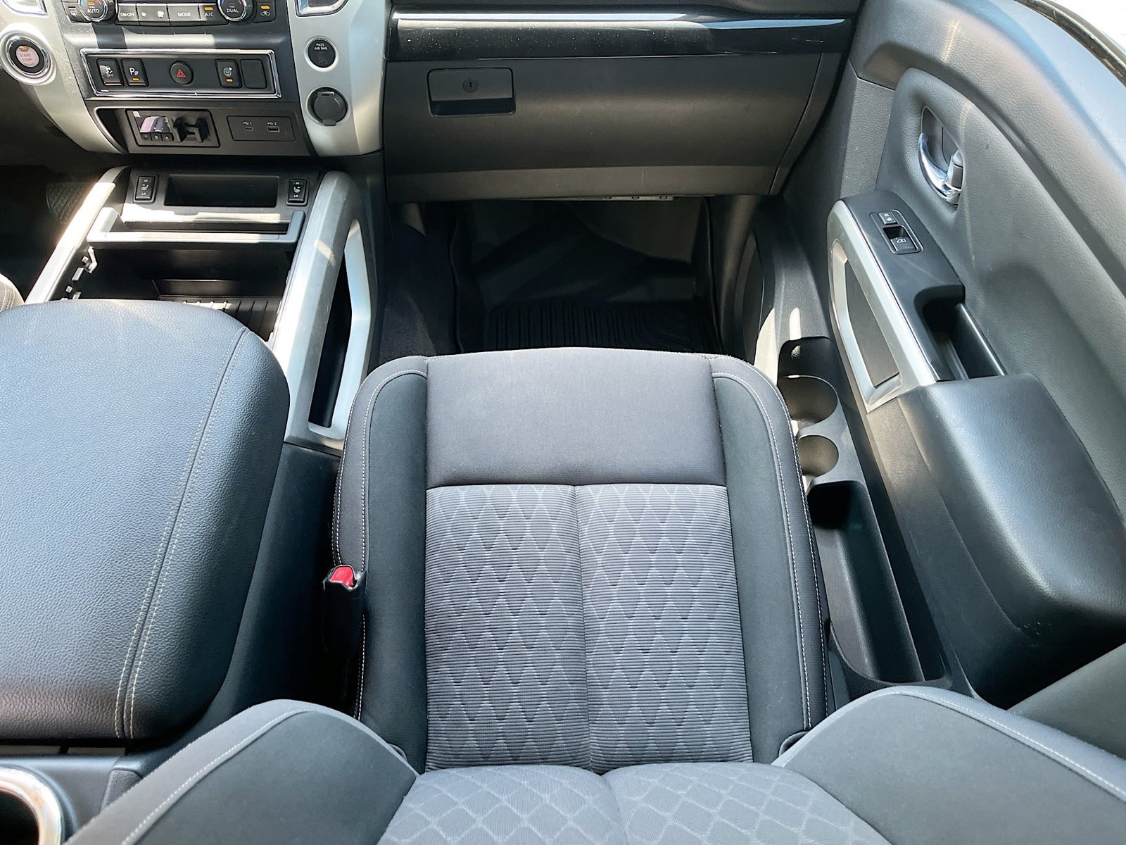 Used 2023 Nissan Titan SV w/ SV Convenience Package RWD image 22