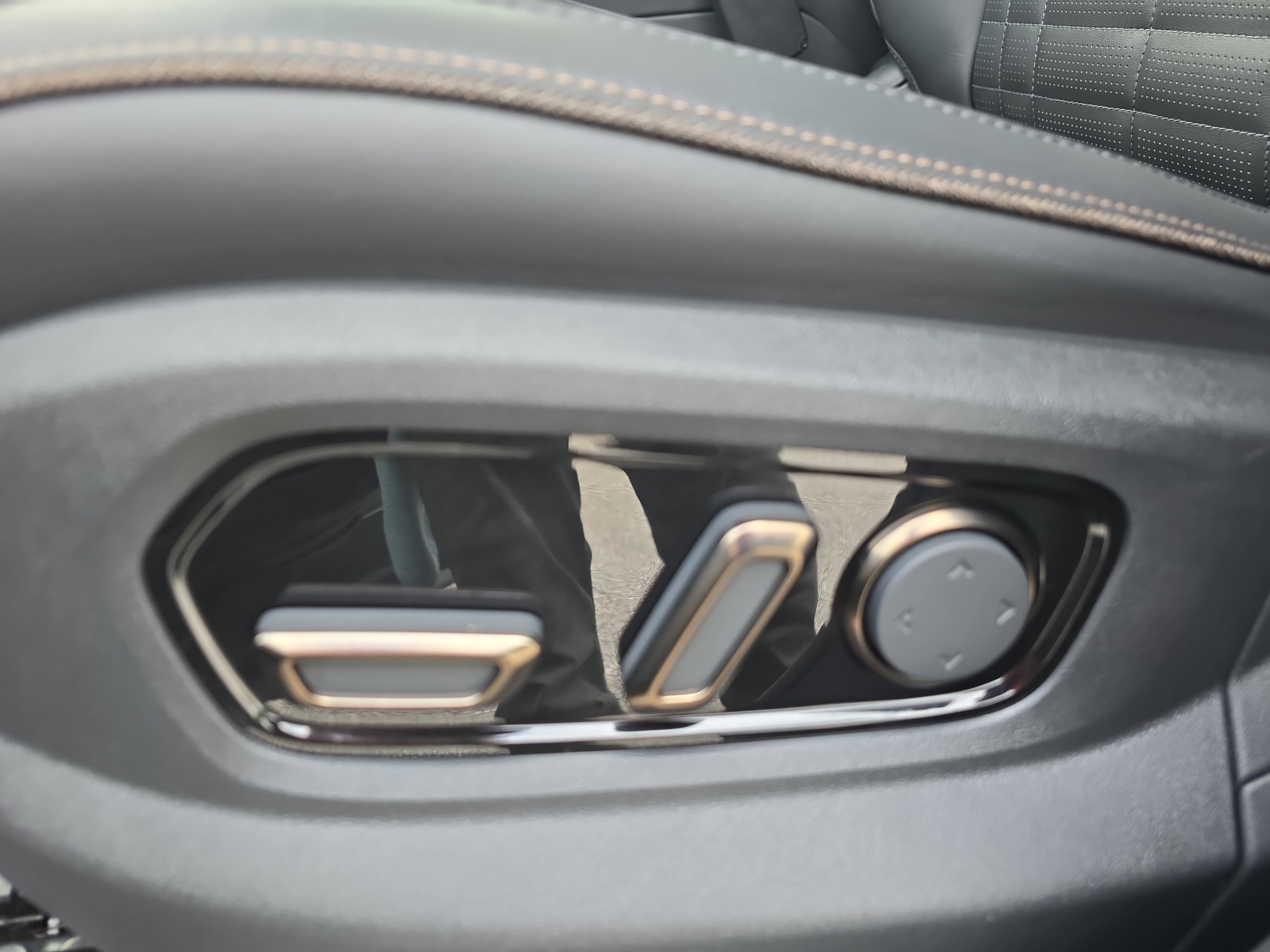 Used 2026 Rivian R1T Premium AWD/4WD image 27