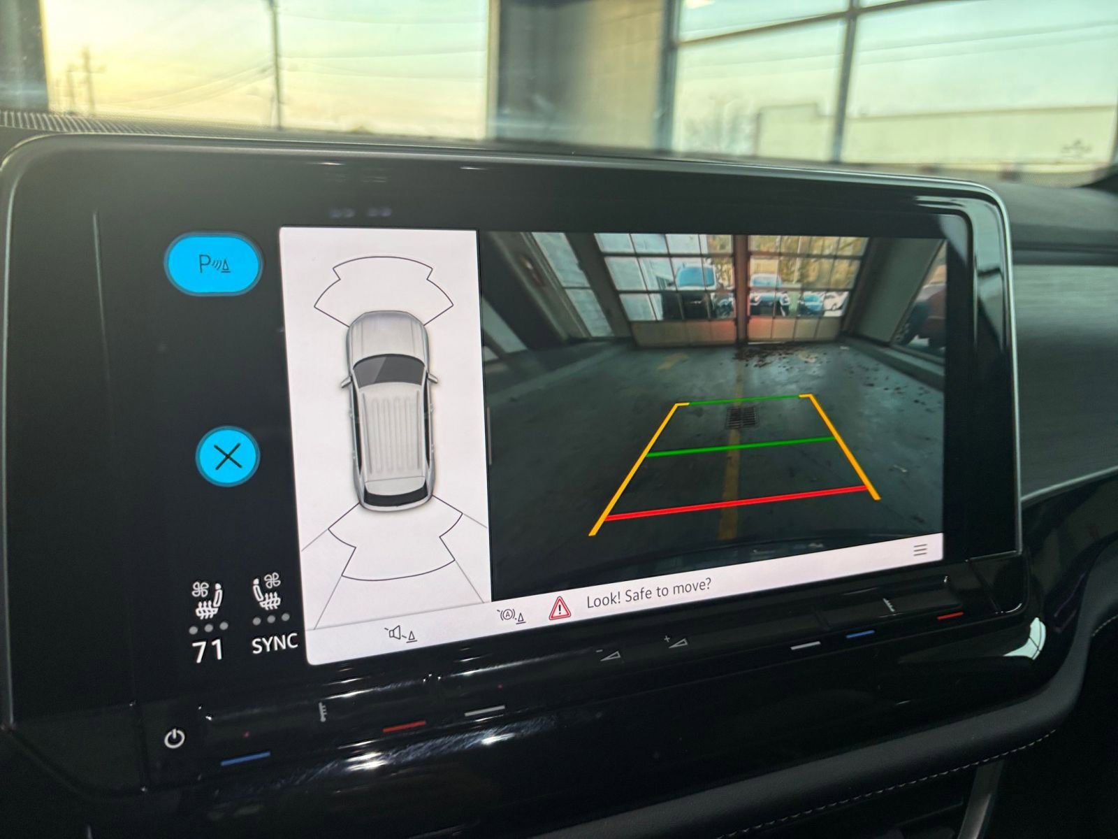 Used 2025 Volkswagen Atlas Cross Sport SE image 17