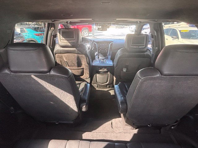 Used 2018 Cadillac Escalade Platinum RWD image 25