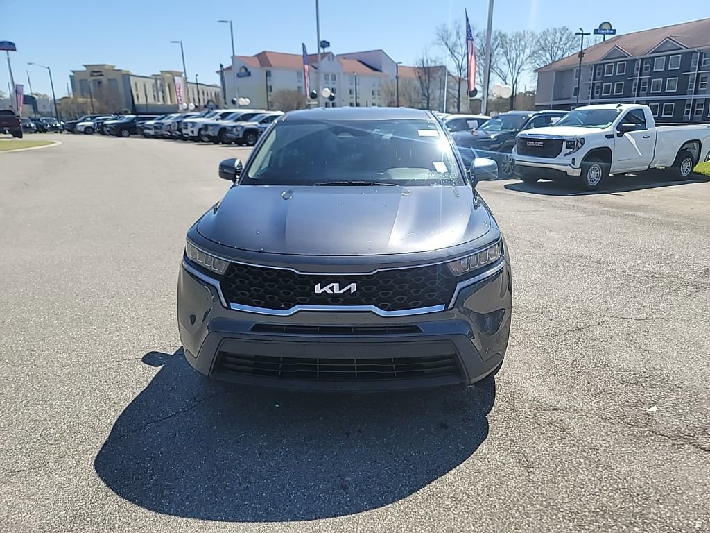 Used 2022 Kia Sorento LX image 2