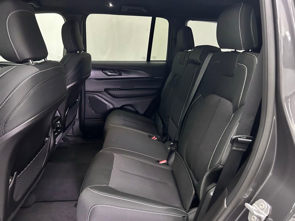 New 2025 Jeep Grand Cherokee Laredo w/ Trailer Tow Package image 19