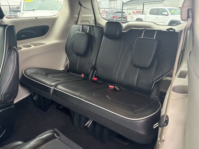 Used 2023 Chrysler Pacifica Limited image 30