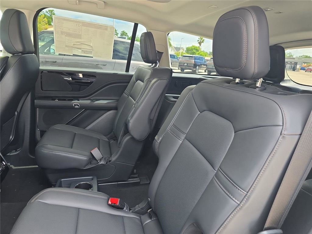 New 2026 Lincoln Aviator 2WD w/ Jet Appearance Package image 12