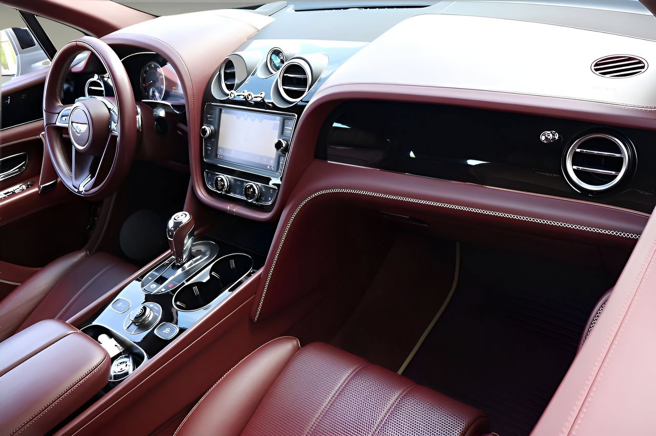 Used 2020 Bentley Bentayga AWD/4WD image 2