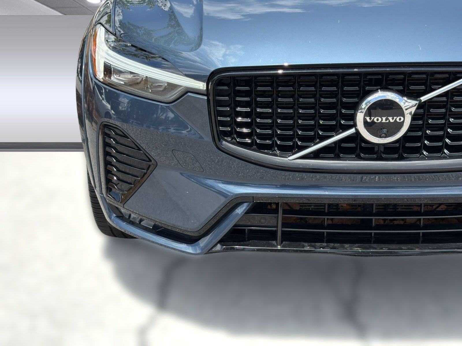 Certified 2024 Volvo XC60 B5 Ultimate w/ Protection Package Premier AWD/4WD image 11