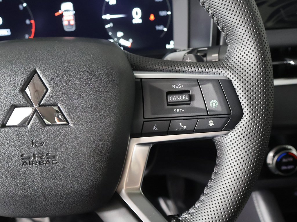 New 2025 Mitsubishi Outlander SE image 46