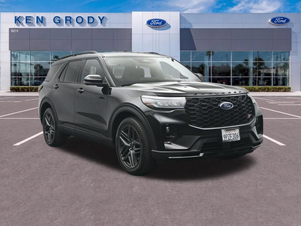 Used 2025 Ford Explorer ST RWD image 1