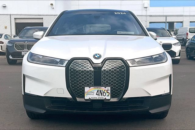 Used 2024 BMW iX xDrive50 w/ Premium Package AWD/4WD image 3