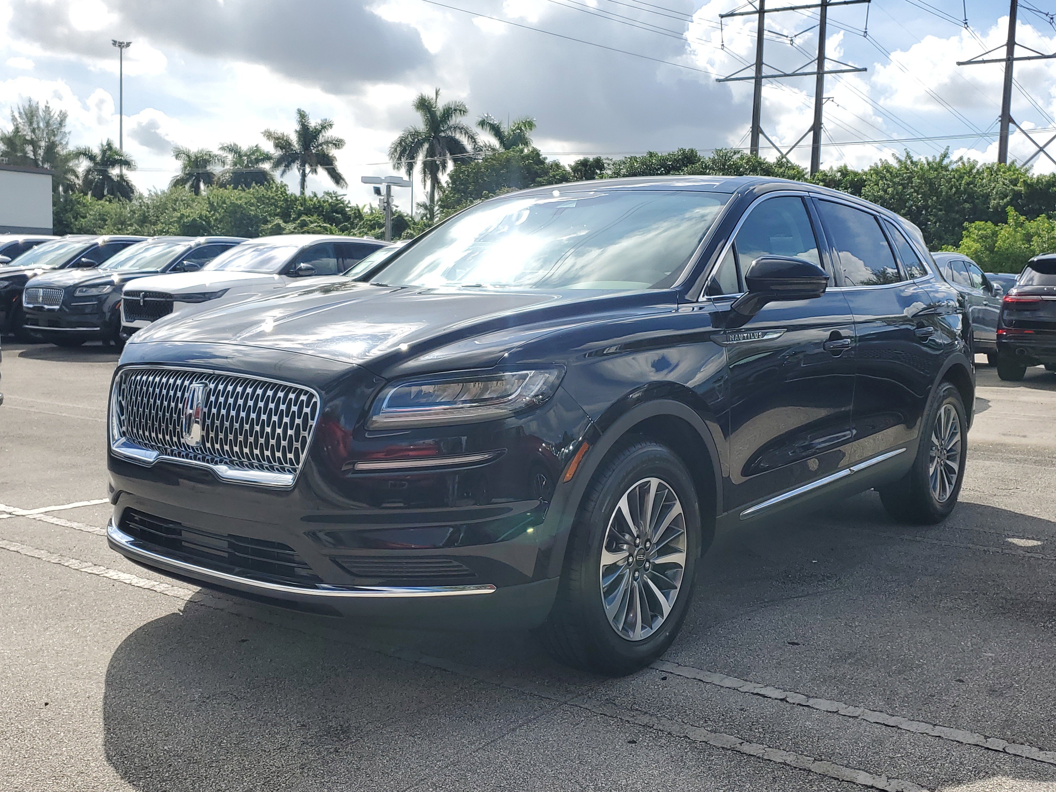 Certified 2022 Lincoln Nautilus FWD w/ Premium Package image 3