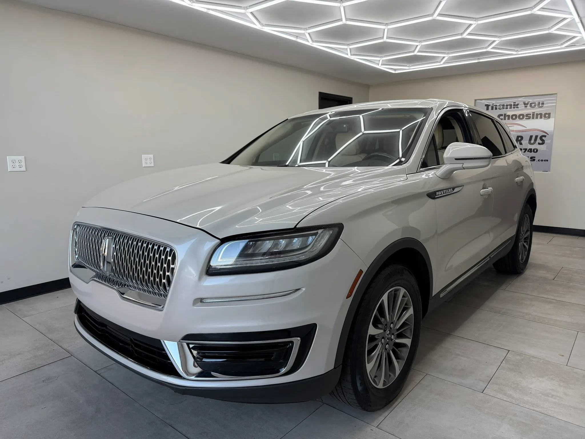 Used 2020 Lincoln Nautilus FWD w/ Equipment Group 101A image 3