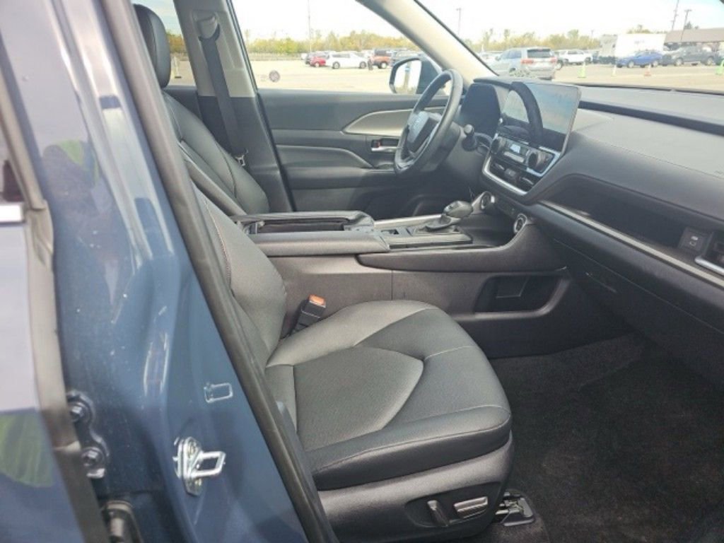 Used 2025 Toyota Grand Highlander AWD image 26