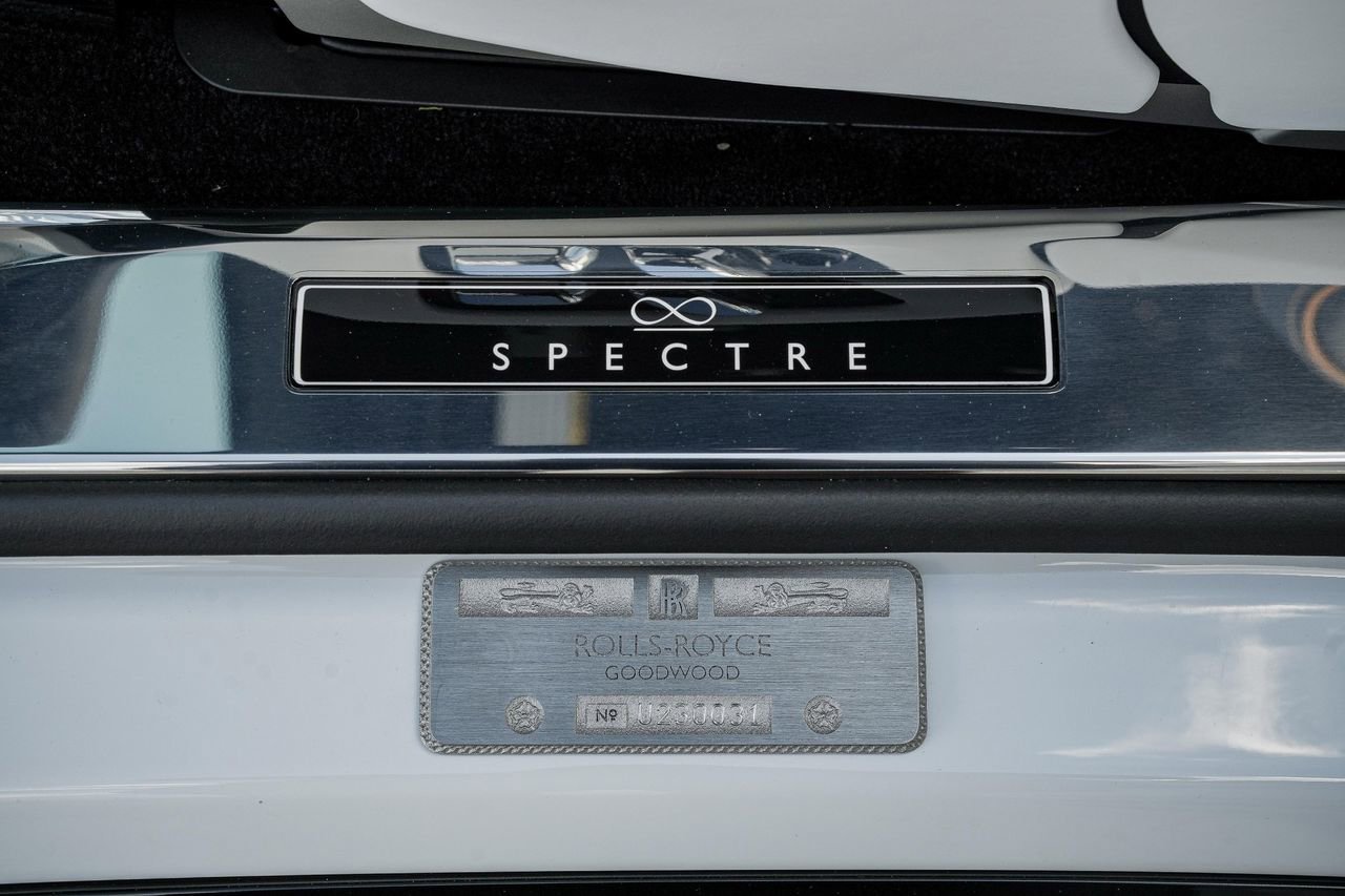New 2025 Rolls-Royce Spectre Black Badge AWD/4WD image 38