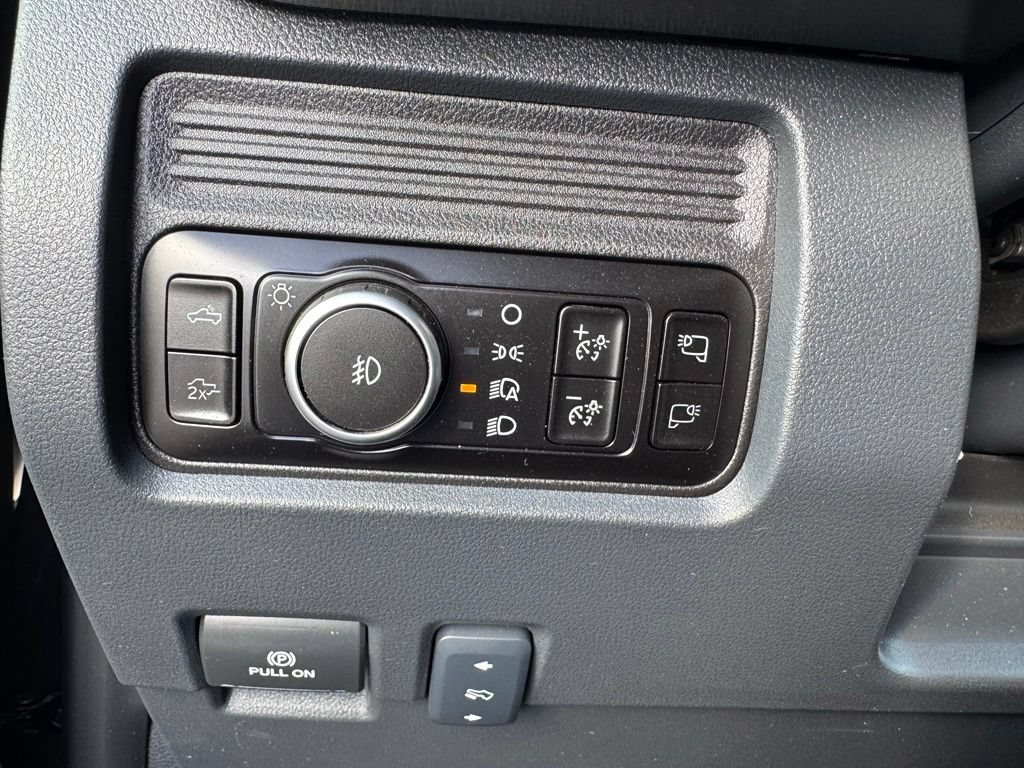 Used 2025 Ford F350 Lariat AWD/4WD image 25