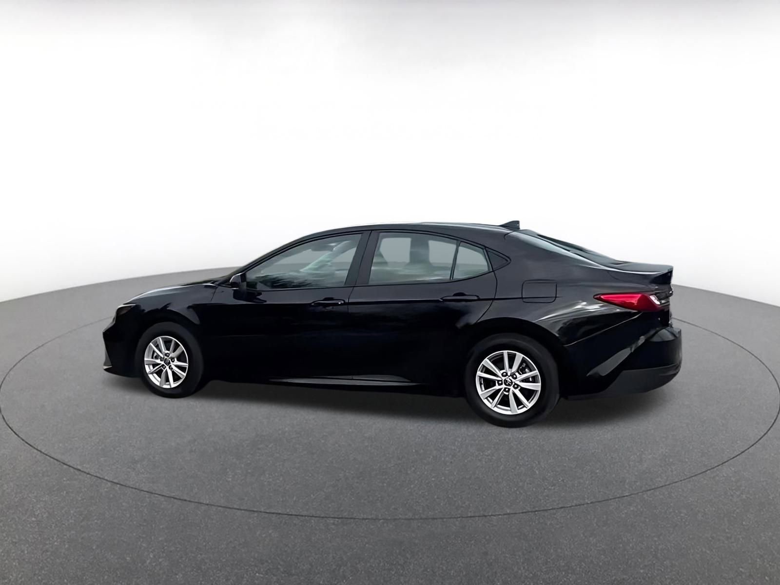 Used 2025 Toyota Camry LE image 8