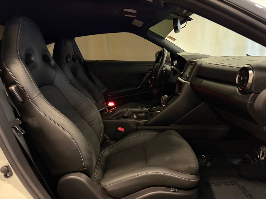 Used 2024 Nissan GT-R Premium w/ Floor Mat Package AWD/4WD image 17