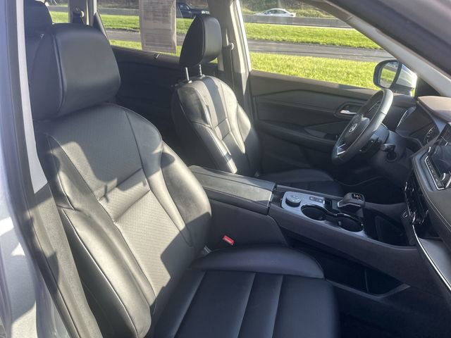 Used 2023 Nissan Rogue SV w/ SV Premium Package image 29