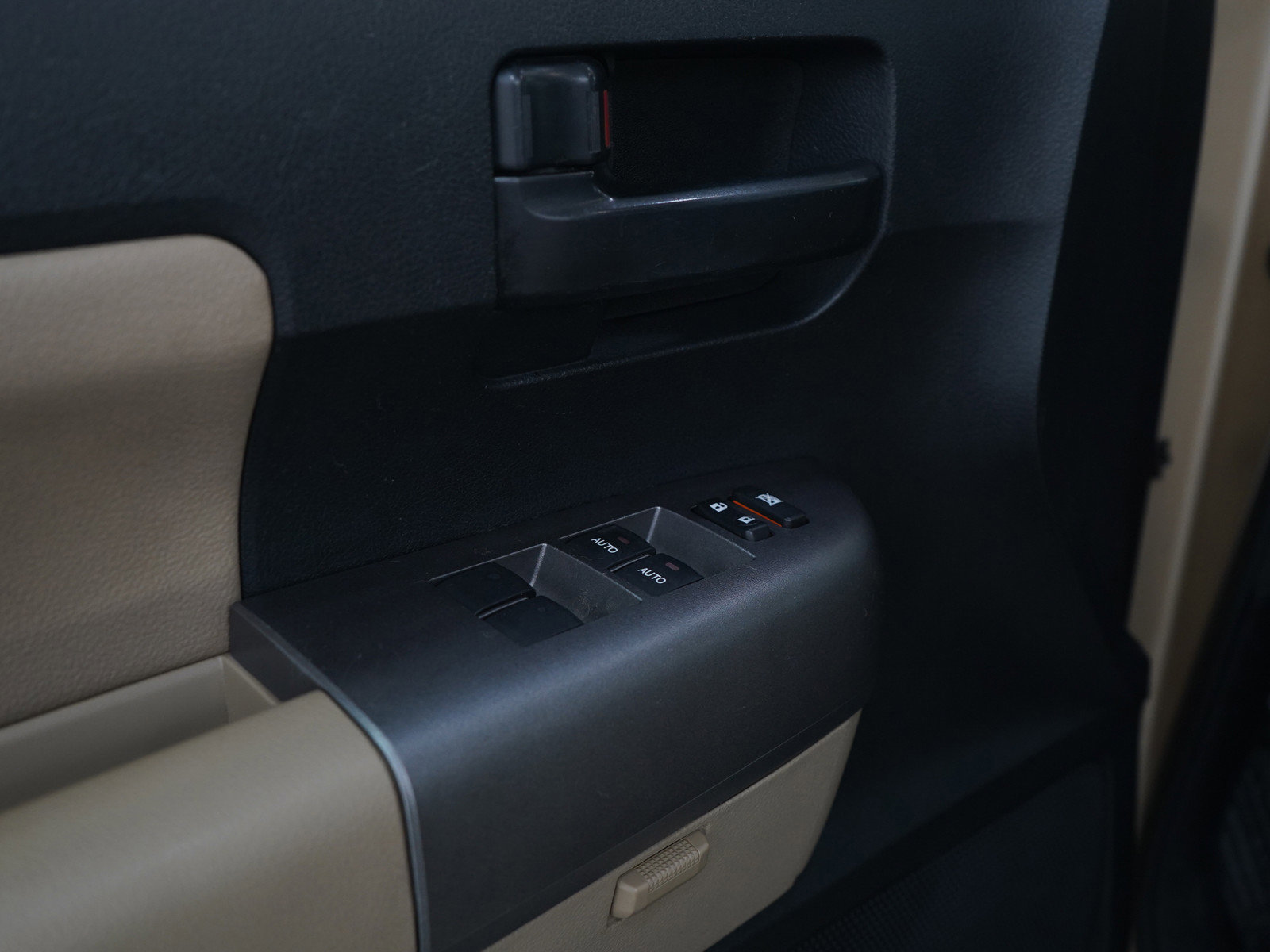 Used 2012 Toyota Sequoia SR5 AWD/4WD image 19