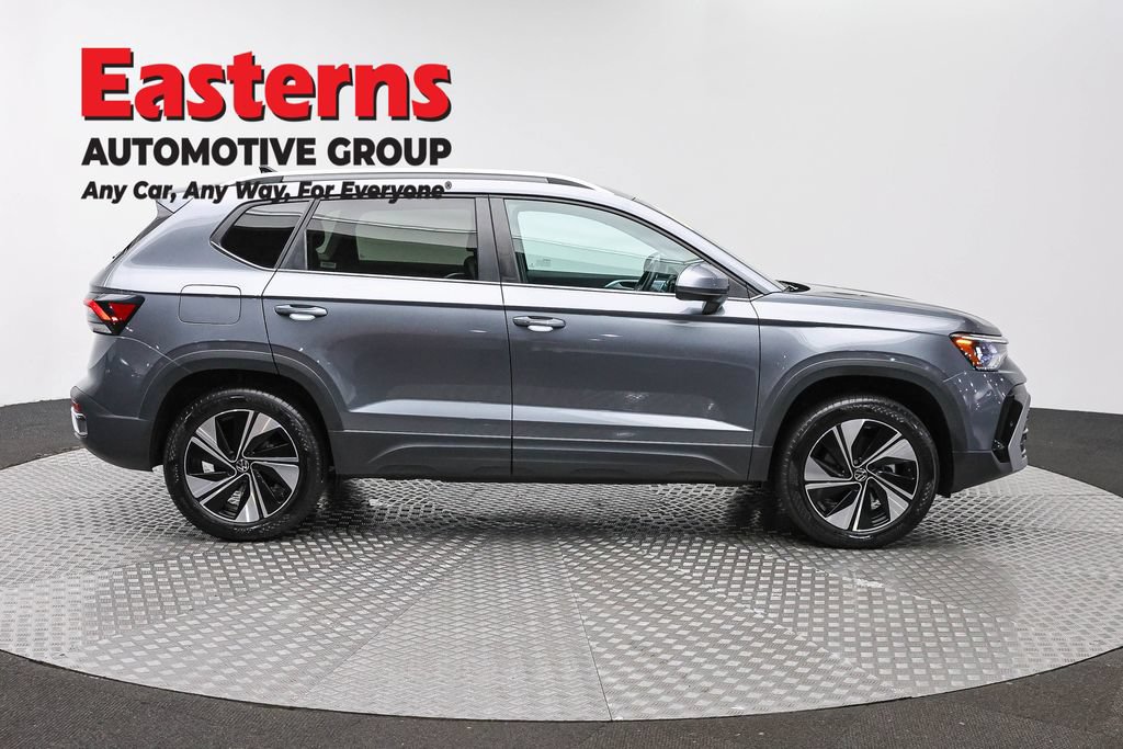 Used 2025 Volkswagen Taos SE AWD/4WD image 4