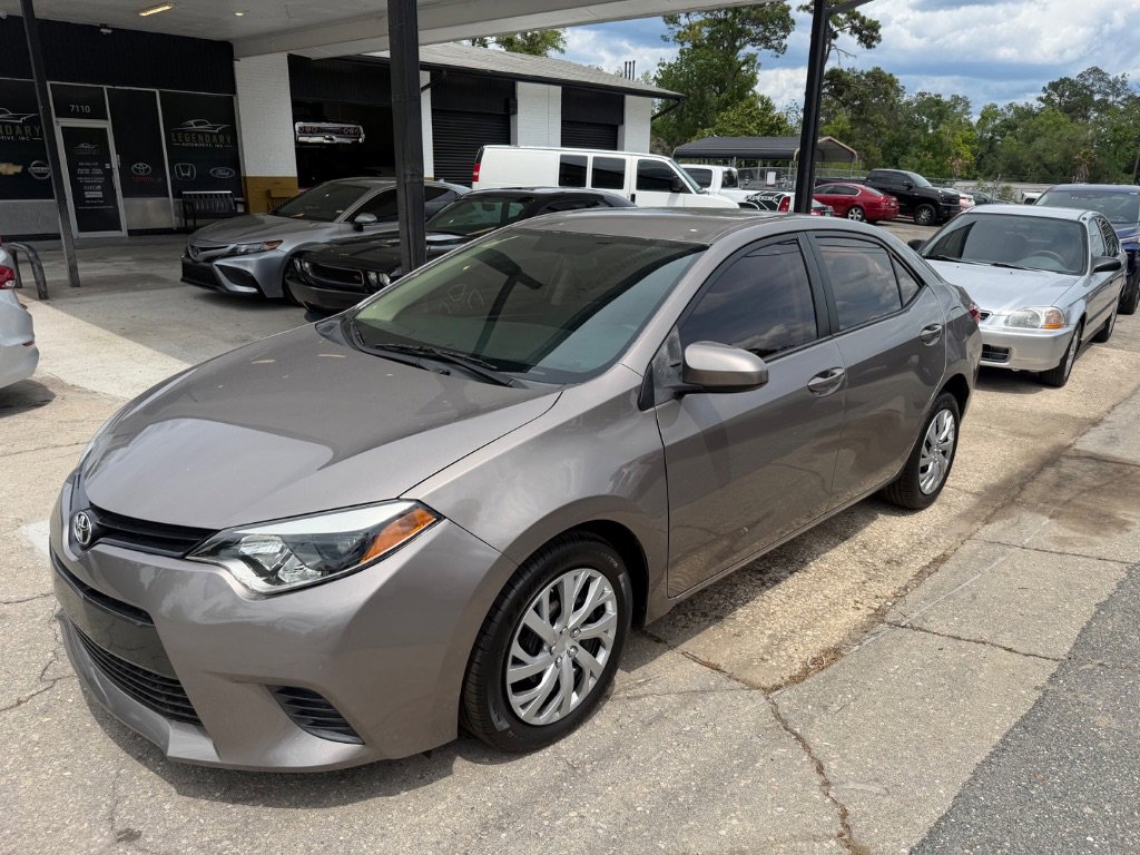 Used 2015 Toyota Corolla LE FWD image 1