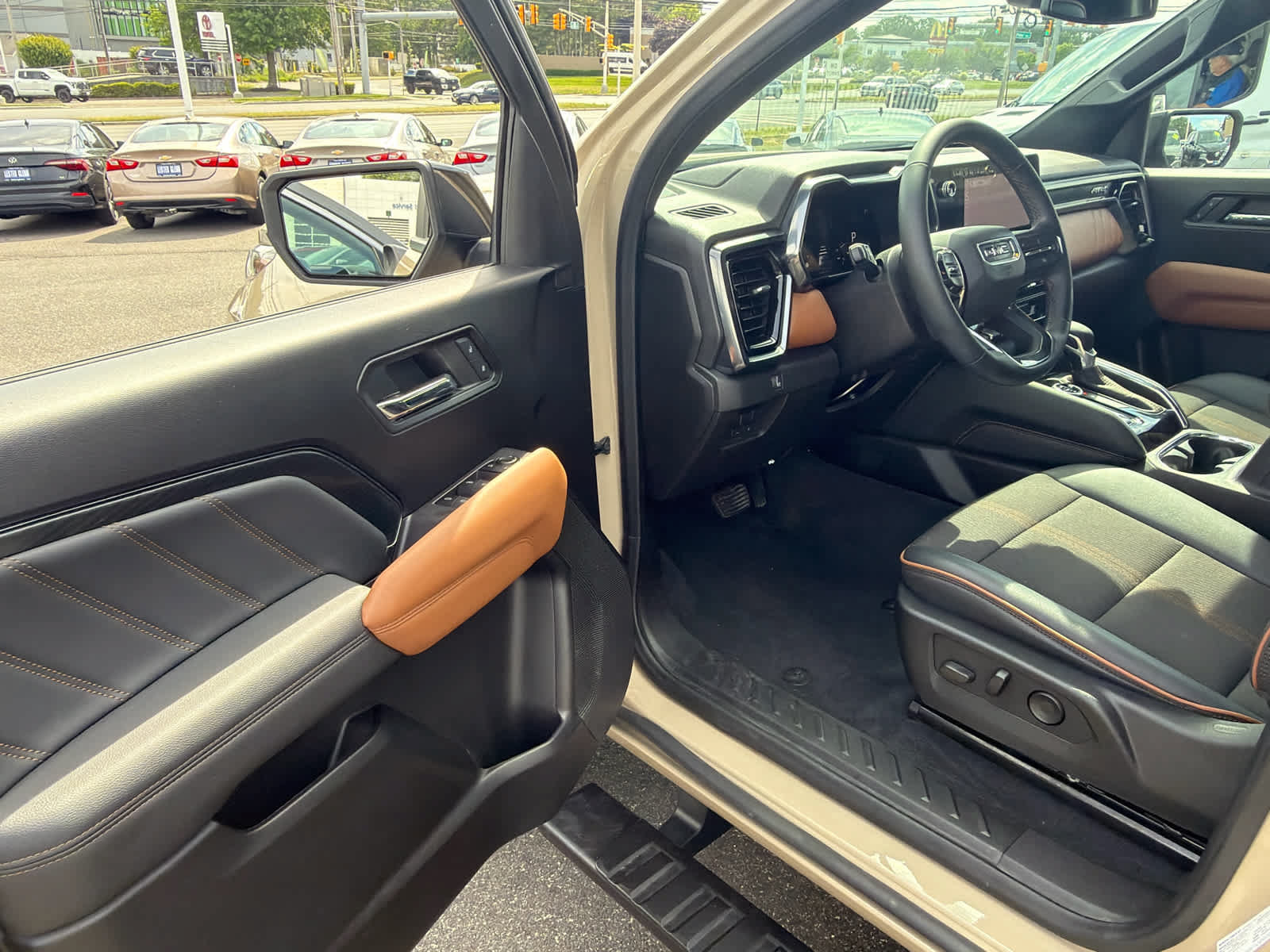 Certified 2024 GMC Canyon AT4 AWD/4WD image 7
