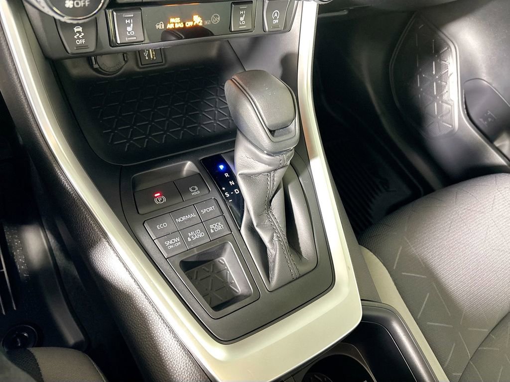 Used 2025 Toyota RAV4 XLE w/ Convenience Package image 17