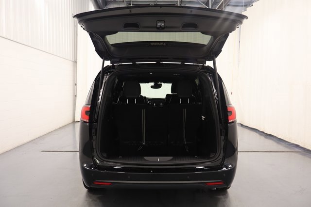 New 2026 Chrysler Pacifica Select image 17