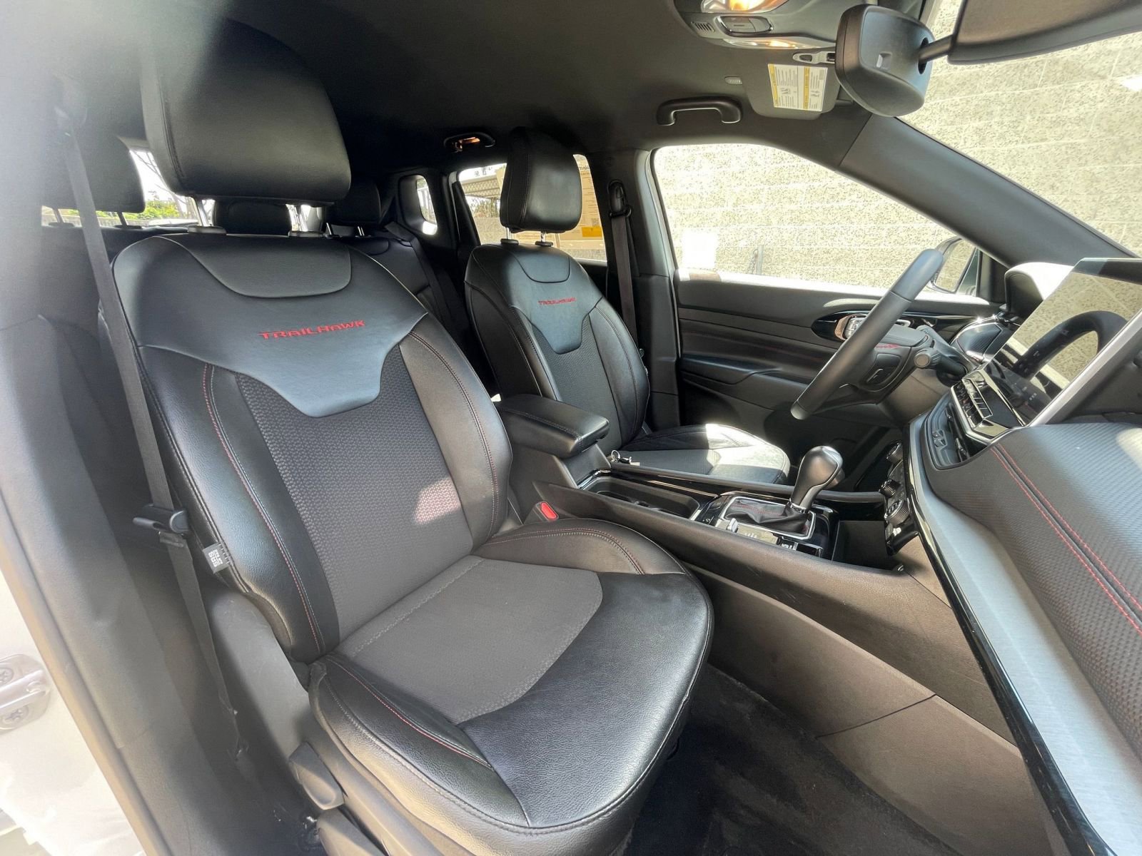 Used 2025 Jeep Compass Trailhawk image 35