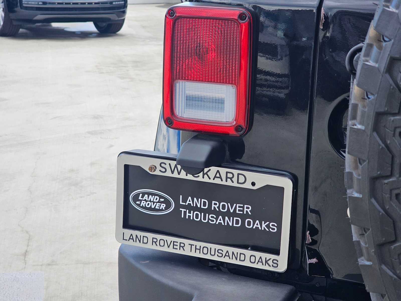 Used 2016 Jeep Wrangler Unlimited Sahara w/ Connectivity Group AWD/4WD image 13