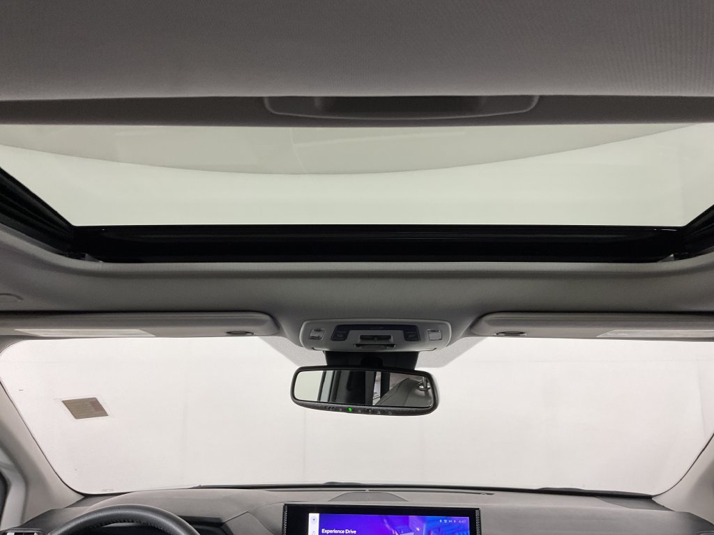 Certified 2025 Toyota Sienna XLE FWD image 15