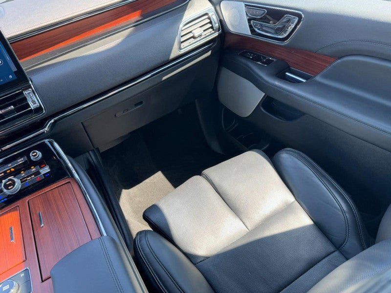 Used 2022 Lincoln Navigator Reserve AWD/4WD image 16