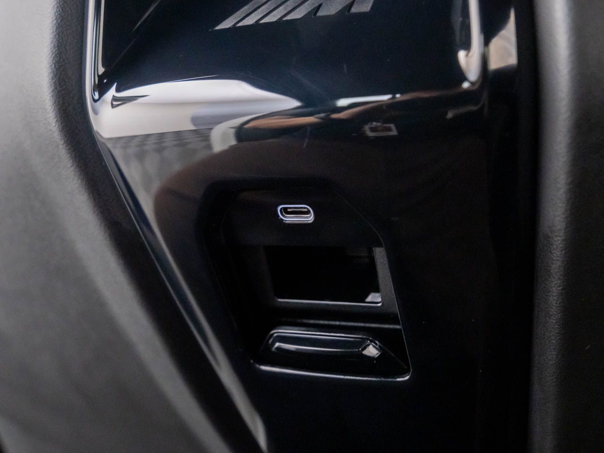 Used 2026 BMW M5 w/ Carbon Package image 35