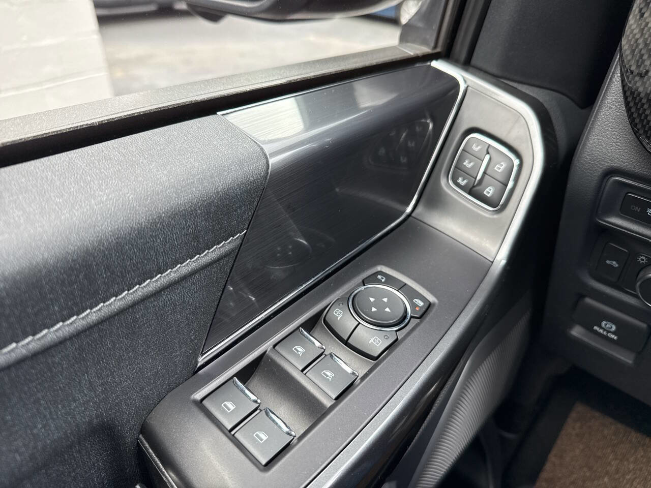 Used 2022 Ford F150 Lariat w/ Equipment Group 502A High image 33