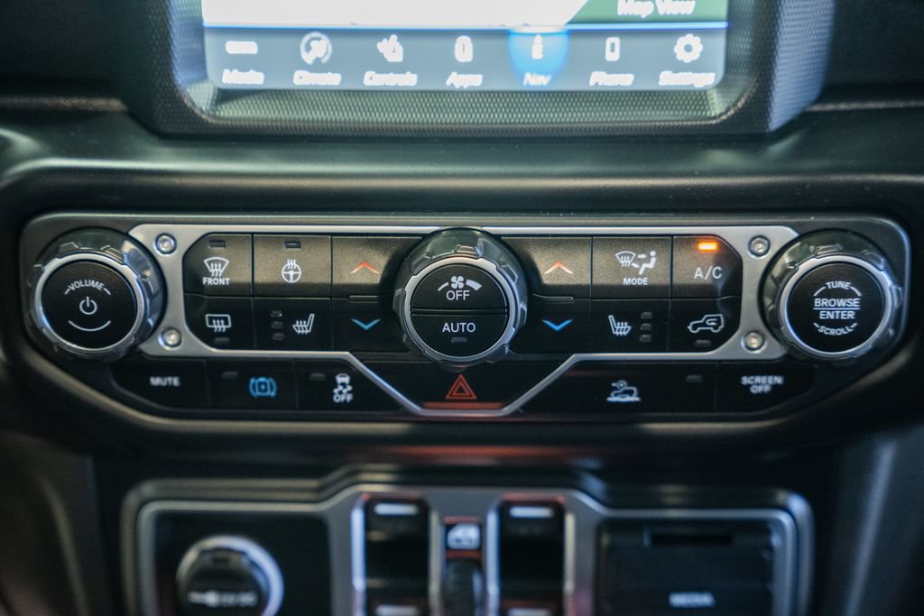 Used 2023 Jeep Wrangler Unlimited Sahara w/ Cold Weather Group AWD/4WD image 30
