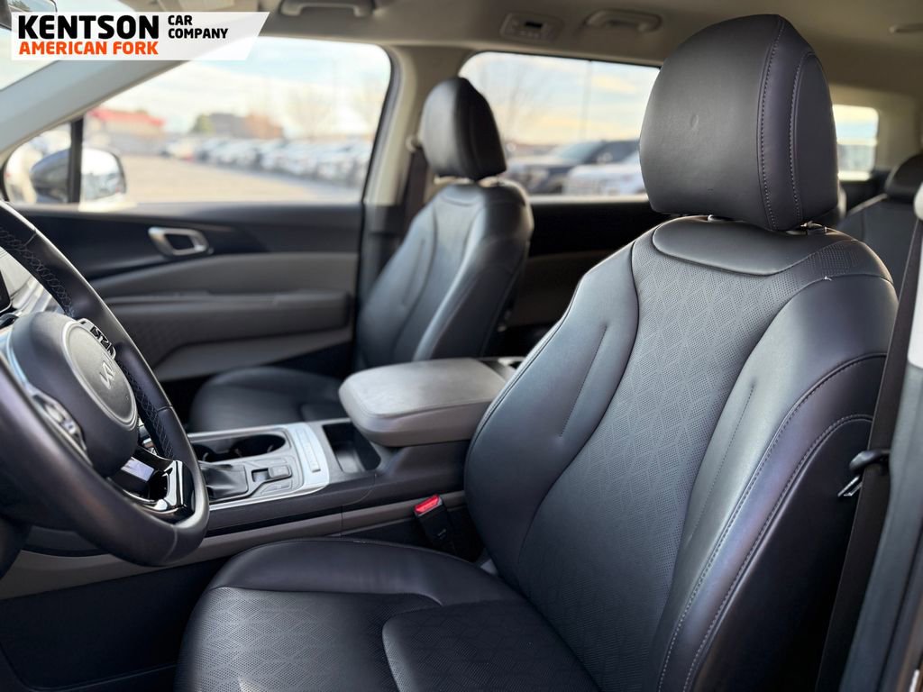 Used 2025 Kia Carnival image 34