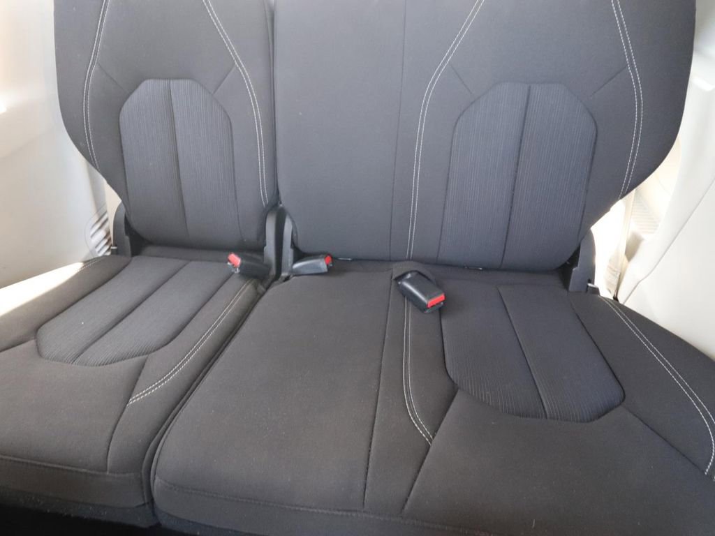 Used 2023 Chrysler Voyager LX image 14
