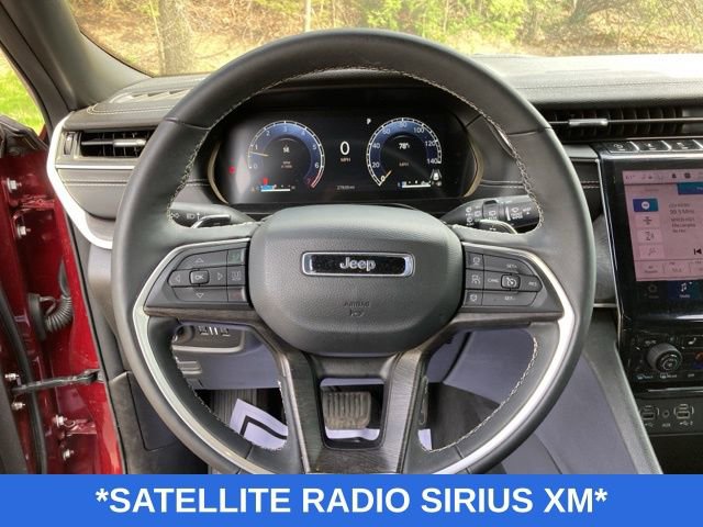 Used 2025 Jeep Grand Cherokee L Limited w/ Black Appearance Package AWD/4WD image 15