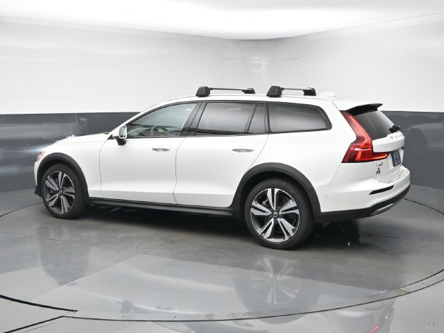 Used 2024 Volvo V60 B5 Cross Country Plus w/ Protection Package Premier AWD/4WD image 6