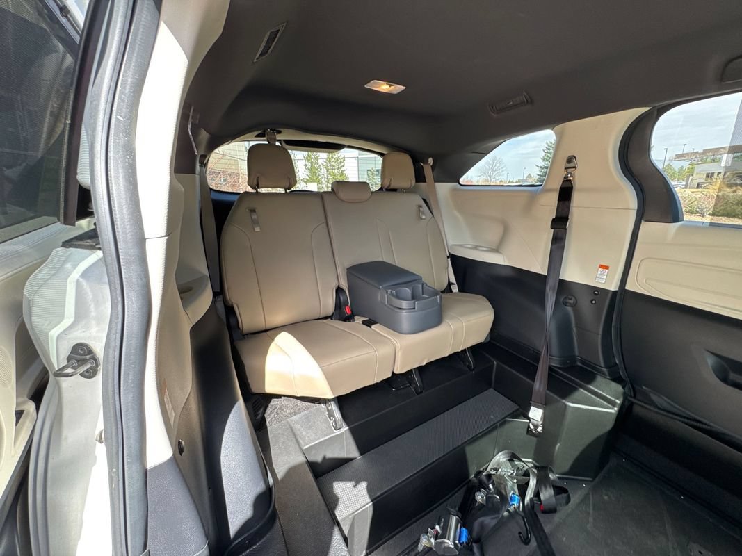 Used 2021 Toyota Sienna XLE AWD/4WD image 26