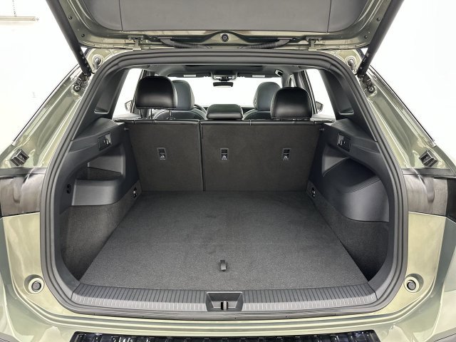 Certified 2026 Volkswagen Tiguan SE R-Line AWD/4WD image 23