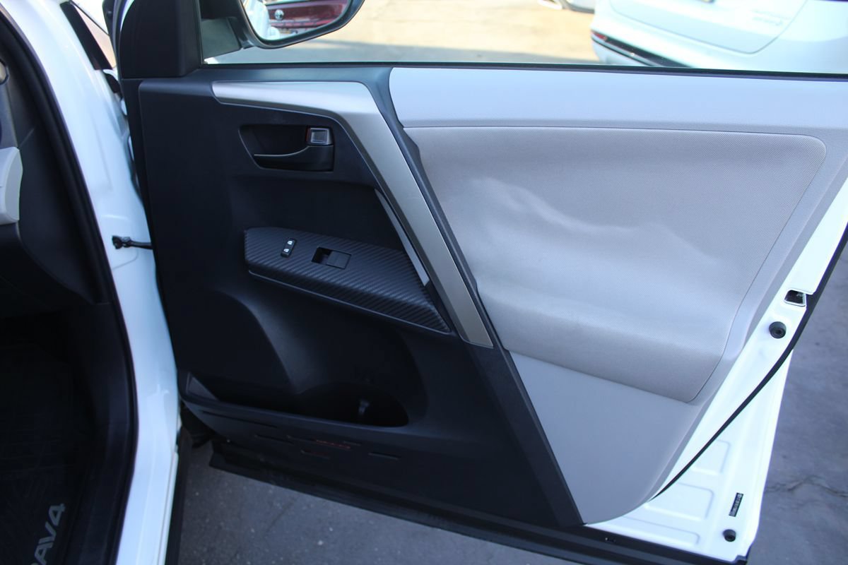 Used 2013 Toyota RAV4 LE AWD/4WD image 18