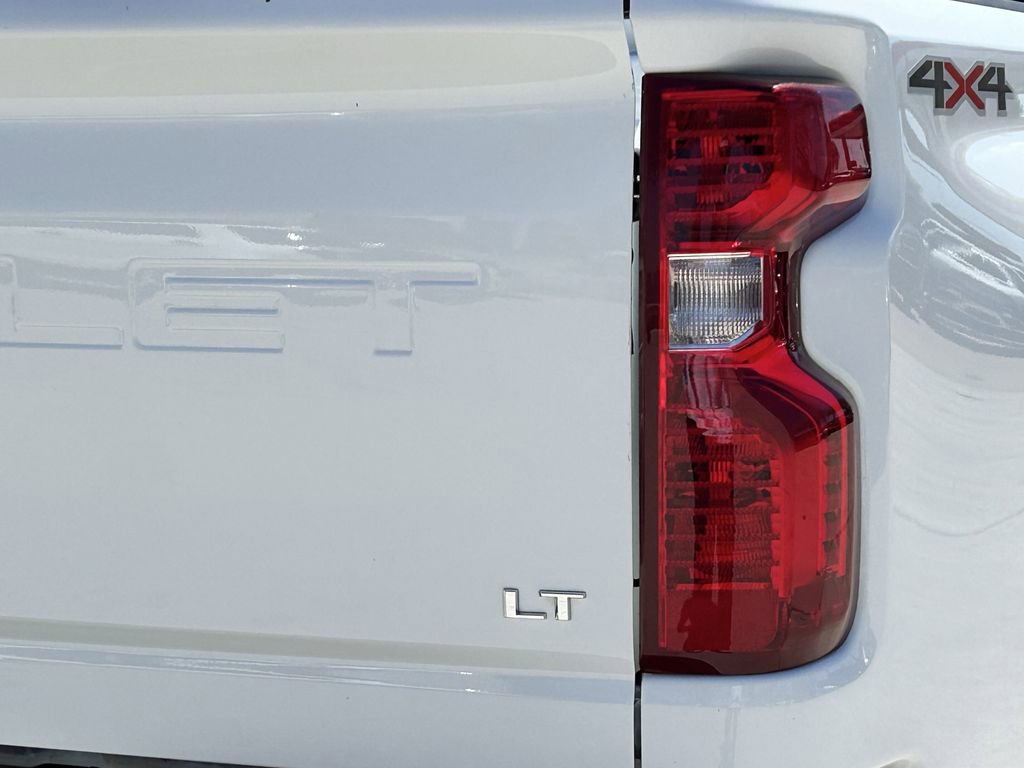 Used 2025 Chevrolet Silverado 2500 LT w/ Convenience Package AWD/4WD image 8