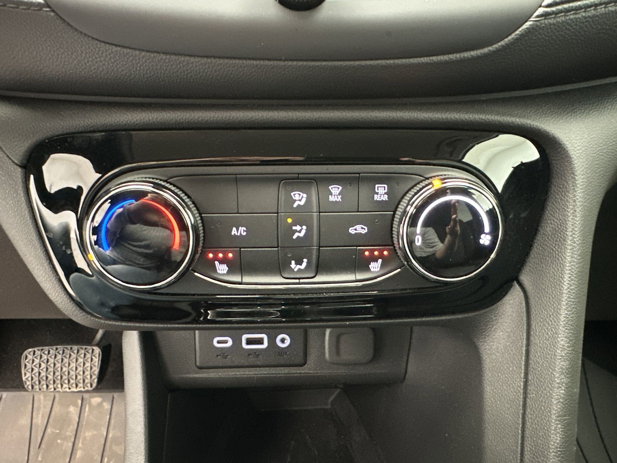 Certified 2023 Buick Encore GX Preferred w/ Cold Weather Comfort Package image 17