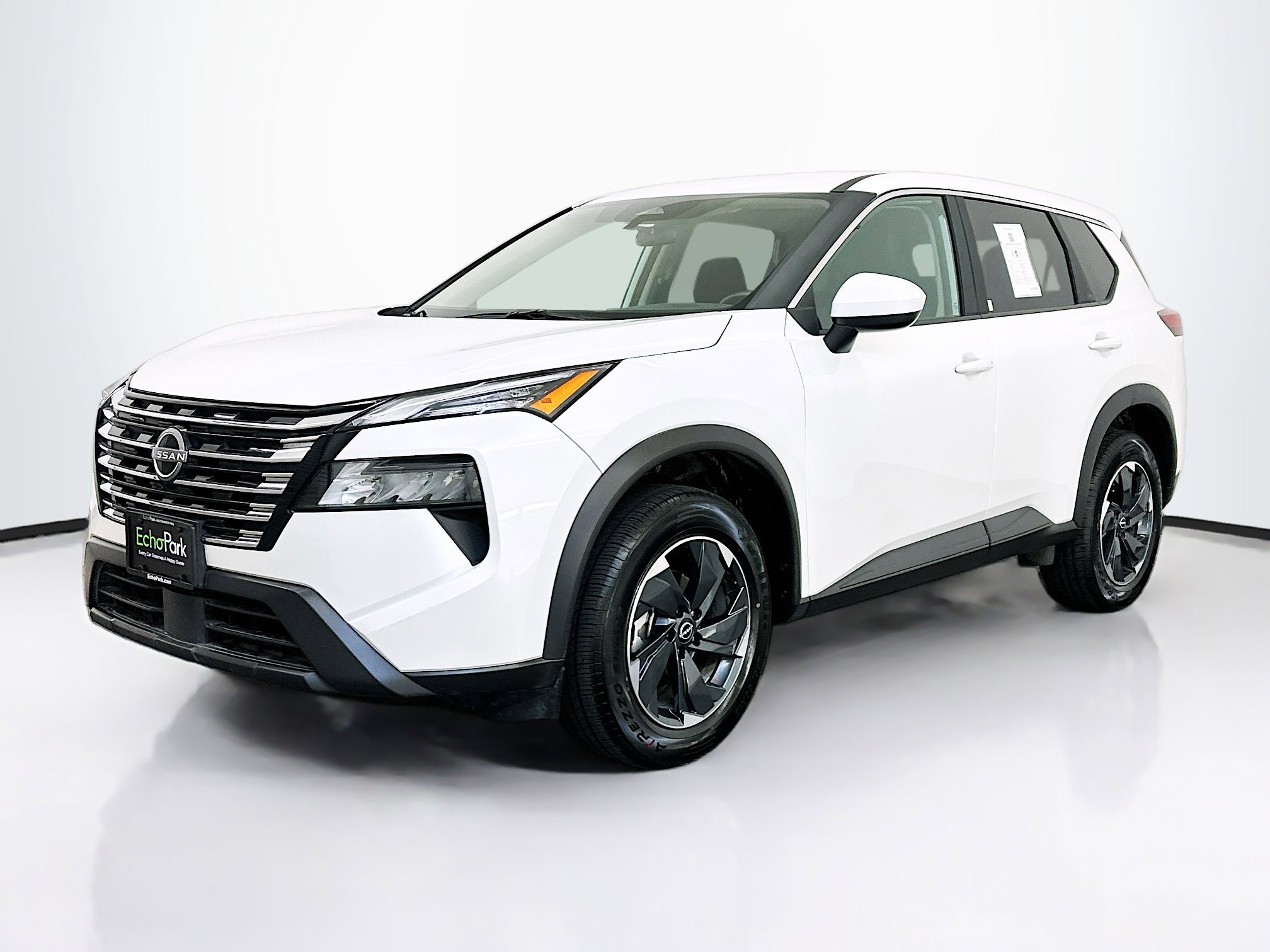 Used 2025 Nissan Rogue SV image 3