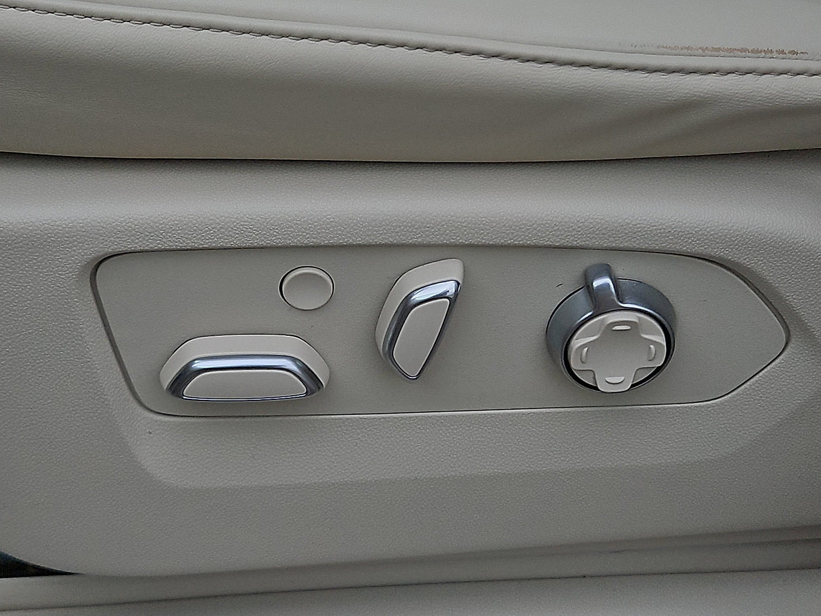 Certified 2025 Cadillac Escalade Sport Platinum AWD/4WD image 28