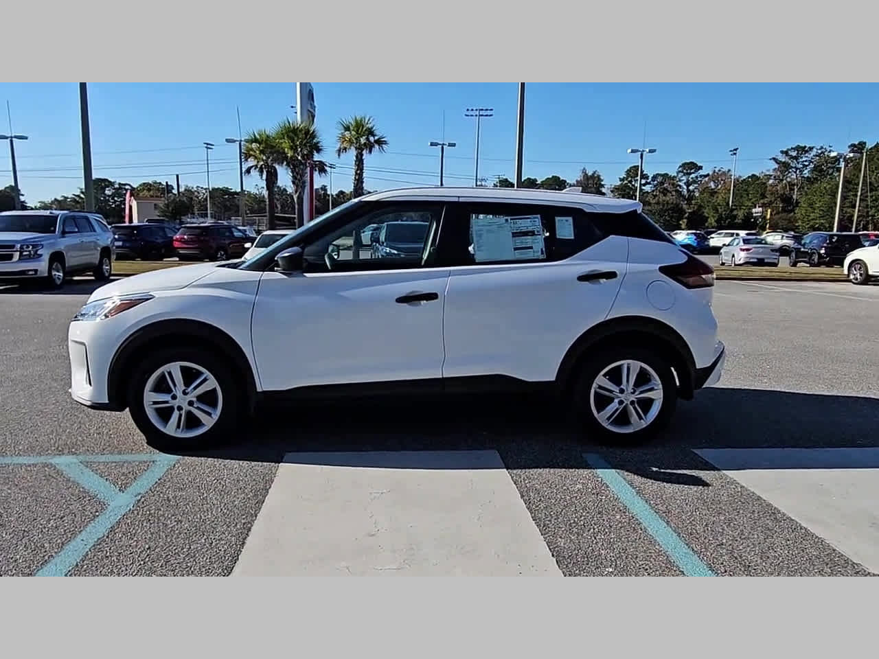 New 2025 Nissan Kicks Play S image 24