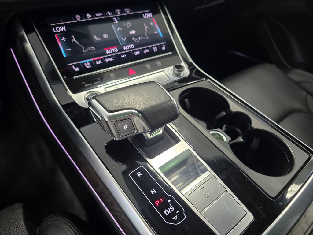 Used 2021 Audi Q8 Prestige w/ Prestige Package image 16