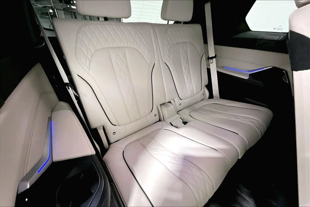 Used 2022 BMW X7 xDrive40i w/ M Sport Package AWD/4WD image 30